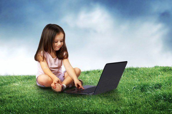 Niña internet