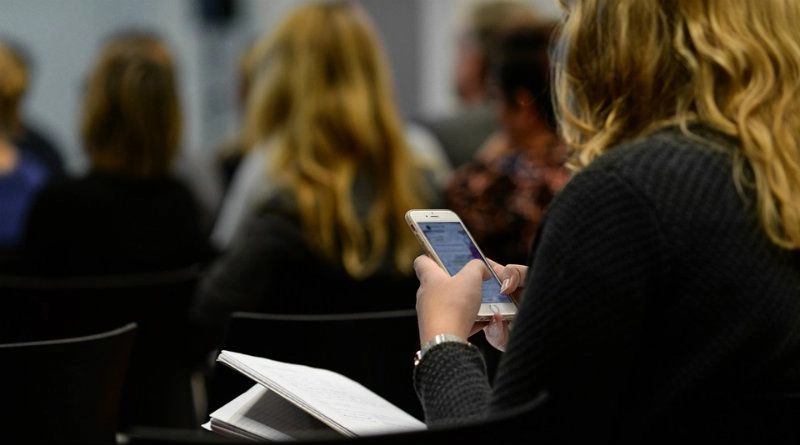 movil-mujer-telefono
