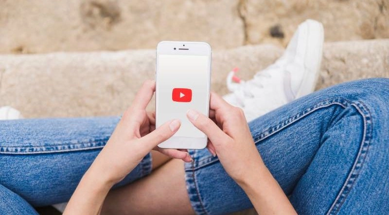 Móvil con YouTube