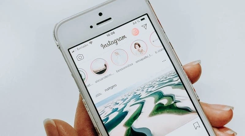 Instagram stories ofrece la posibilidad de compartir menciones