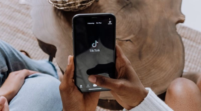 TikTok logo teléfono móvil