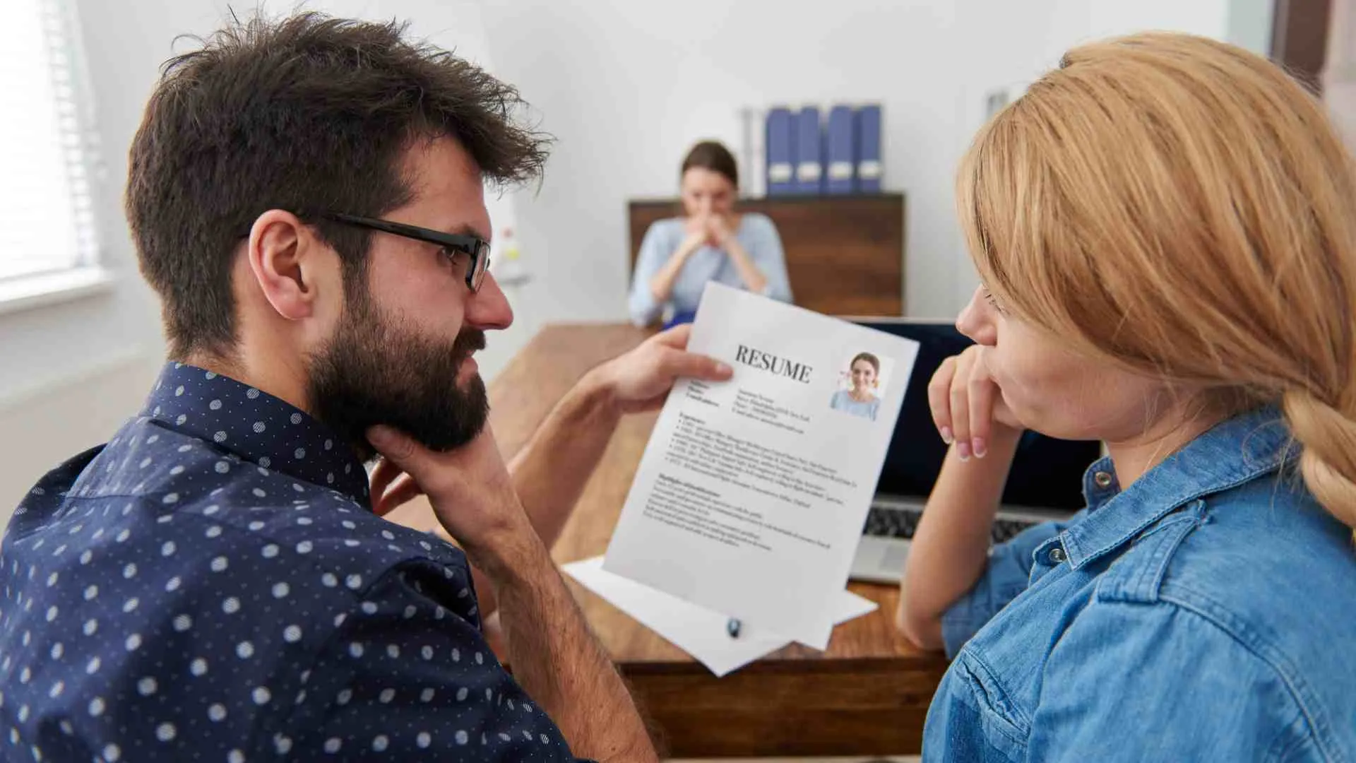 Cómo mejorar tu CV con estas aplicaciones móviles