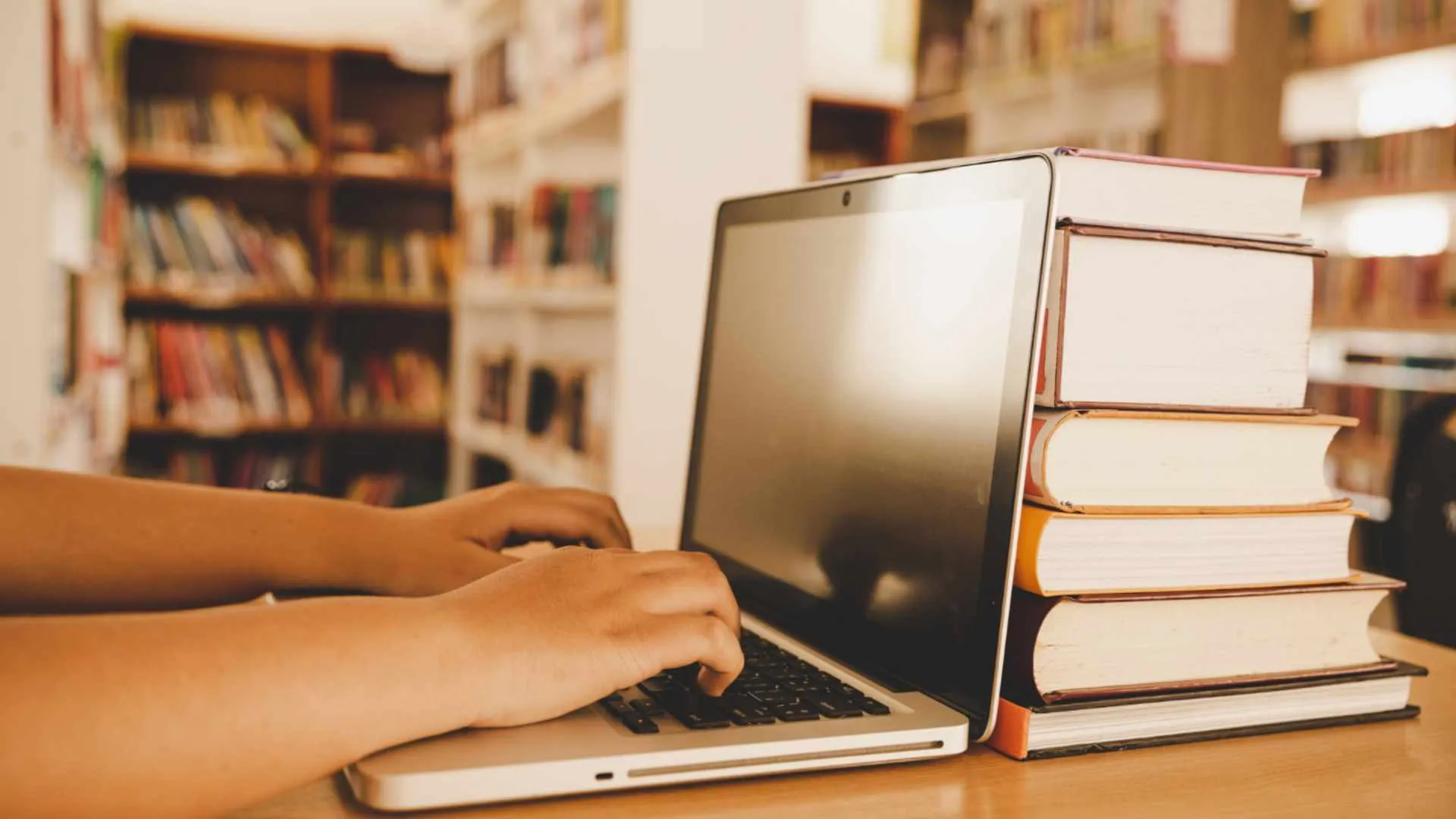 Cómo visitar bibliotecas digitales y cuáles son las más populares